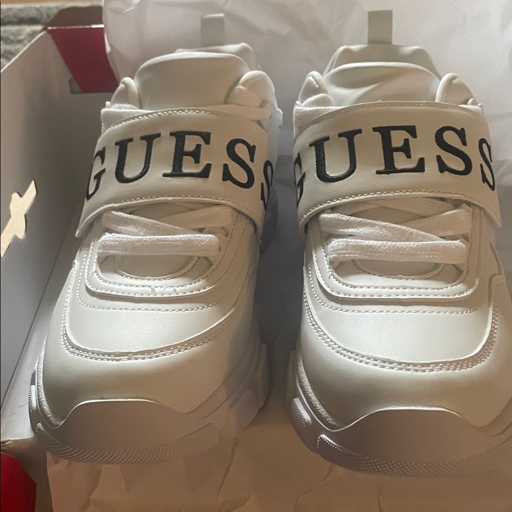 Guess Red Logo Gift Box - Picture 3 of 6